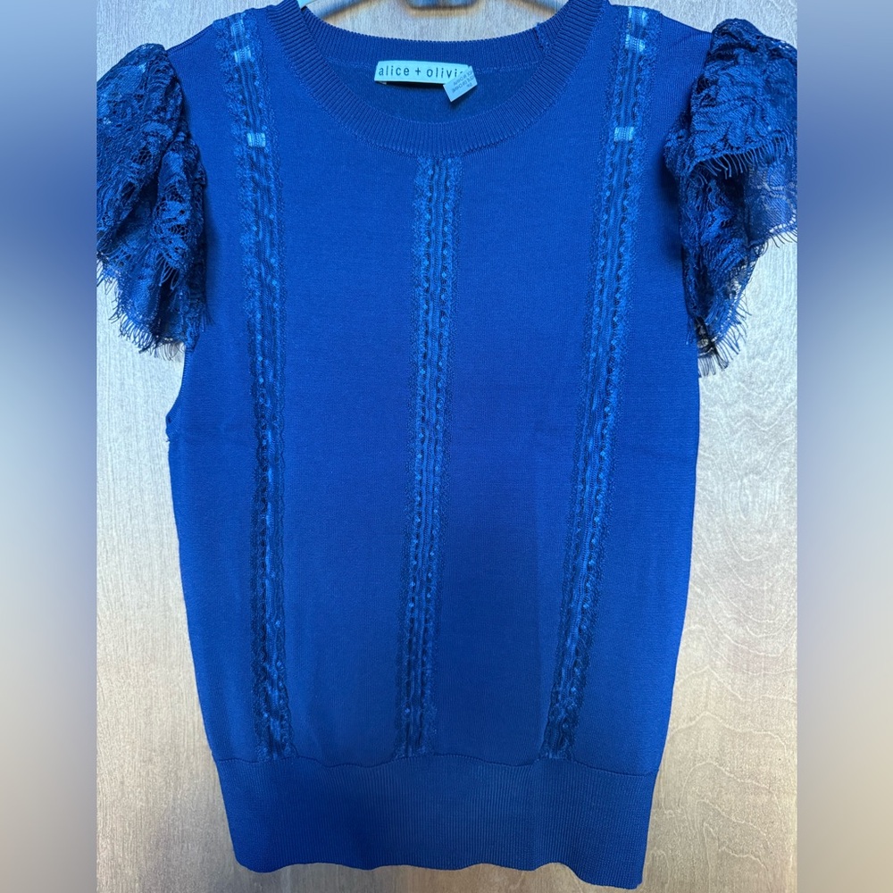 Alice & Olivia lave navy stretch blouse